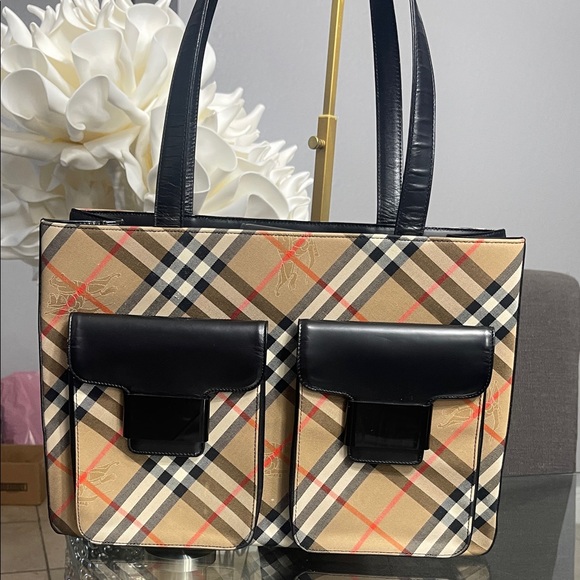 Burberry Plaid Tote Bag with Black Pockets - Picture 8 of 8